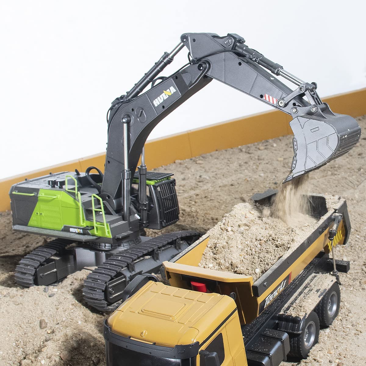 Huina 1593 Alloy Excavator Remote Control Toy