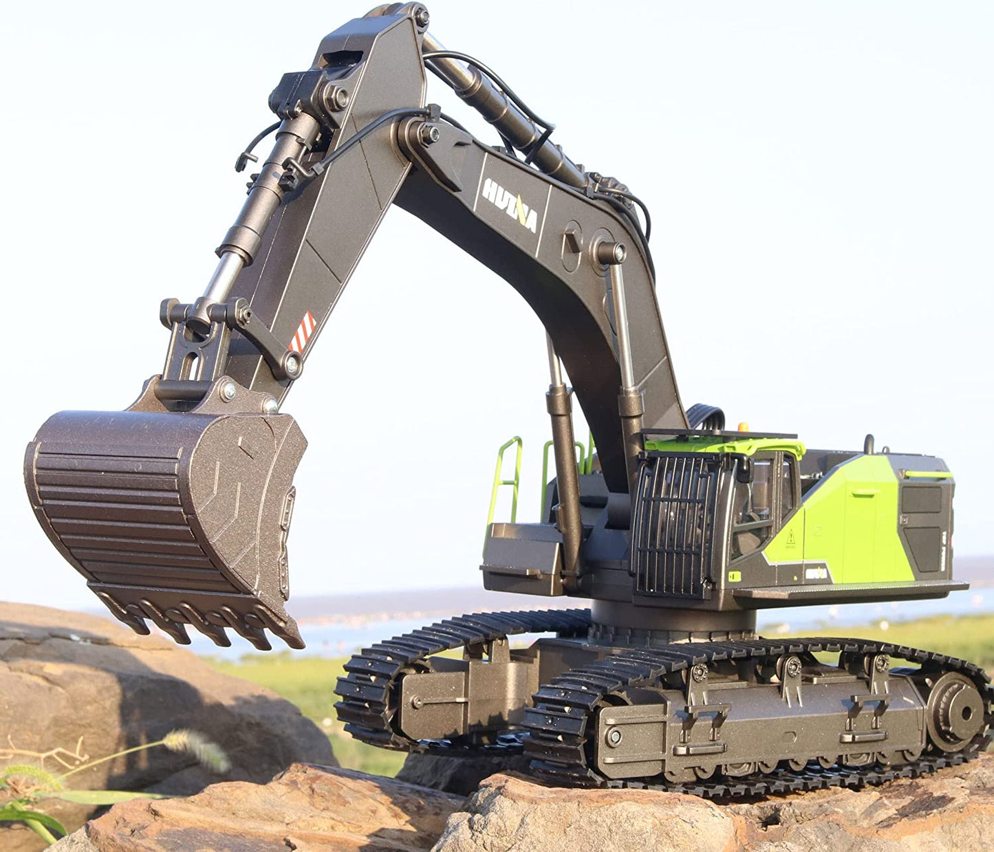 Huina 1593 Alloy Excavator Remote Control Toy